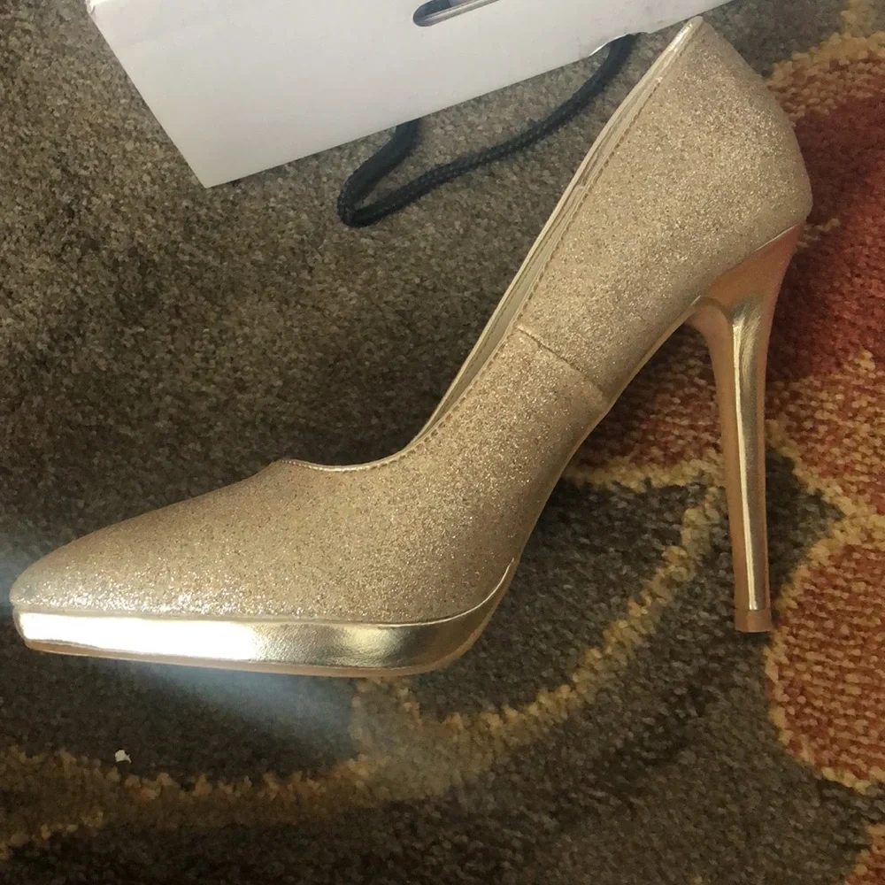 Aldos. Gold sparkly platform heel. Size 7 - Picture 3 of 8